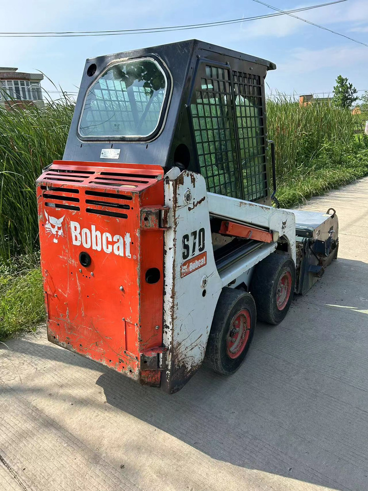 BOBCAT S70 Sliding Sweeper Click for Discount - Mini chargeuse: photos 2 BOBCAT S70 Sliding Sweeper Click for Discount - Mini chargeuse: photos 2
