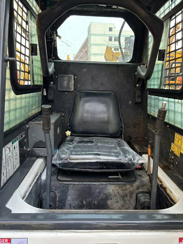 BOBCAT Skid Steer Loader S130 - Mini chargeuse: photos 5 BOBCAT Skid Steer Loader S130 - Mini chargeuse: photos 5