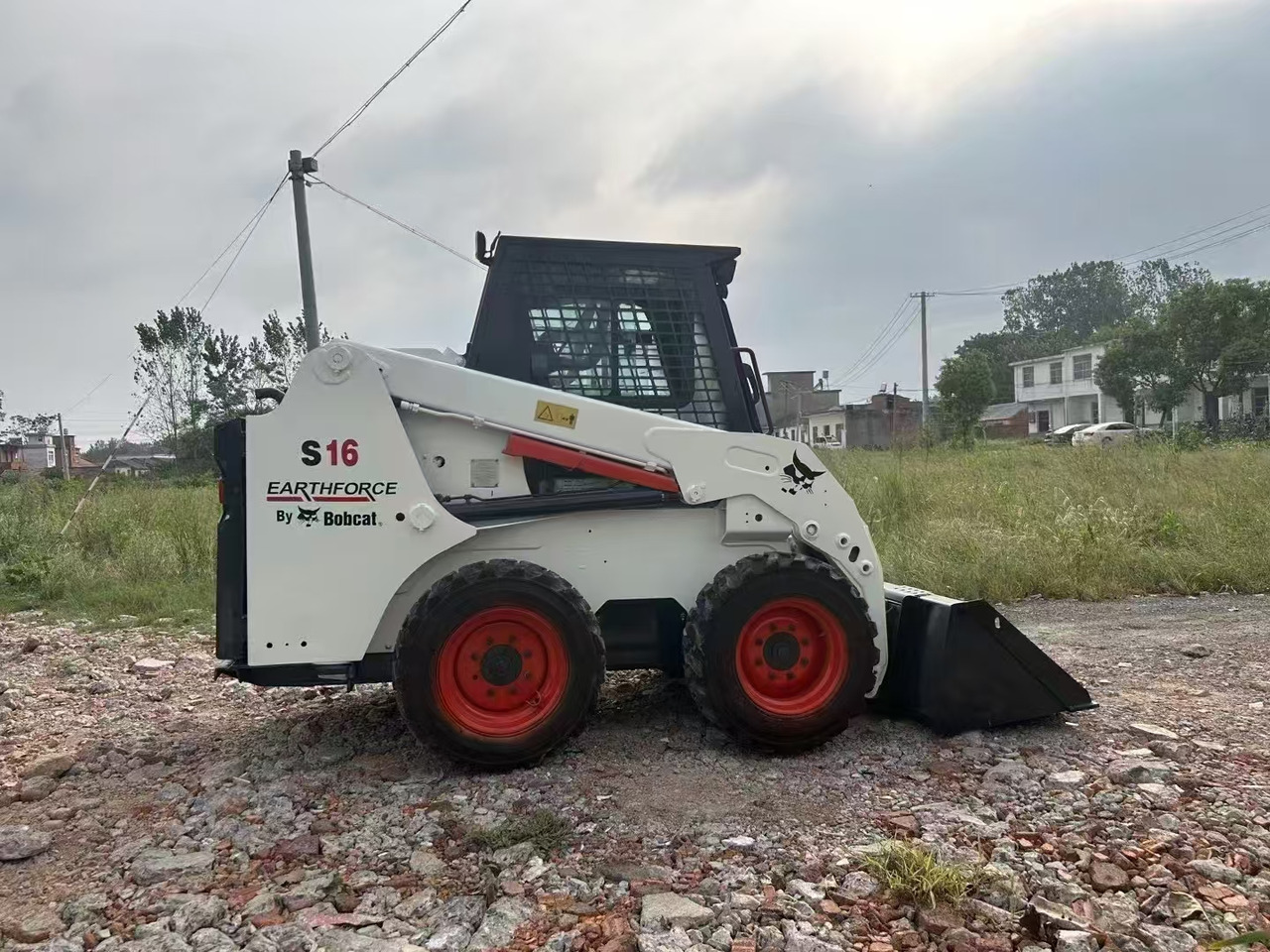 BOBCAT Skid Steer Loader S16 - Mini chargeuse: photos 5 BOBCAT Skid Steer Loader S16 - Mini chargeuse: photos 5