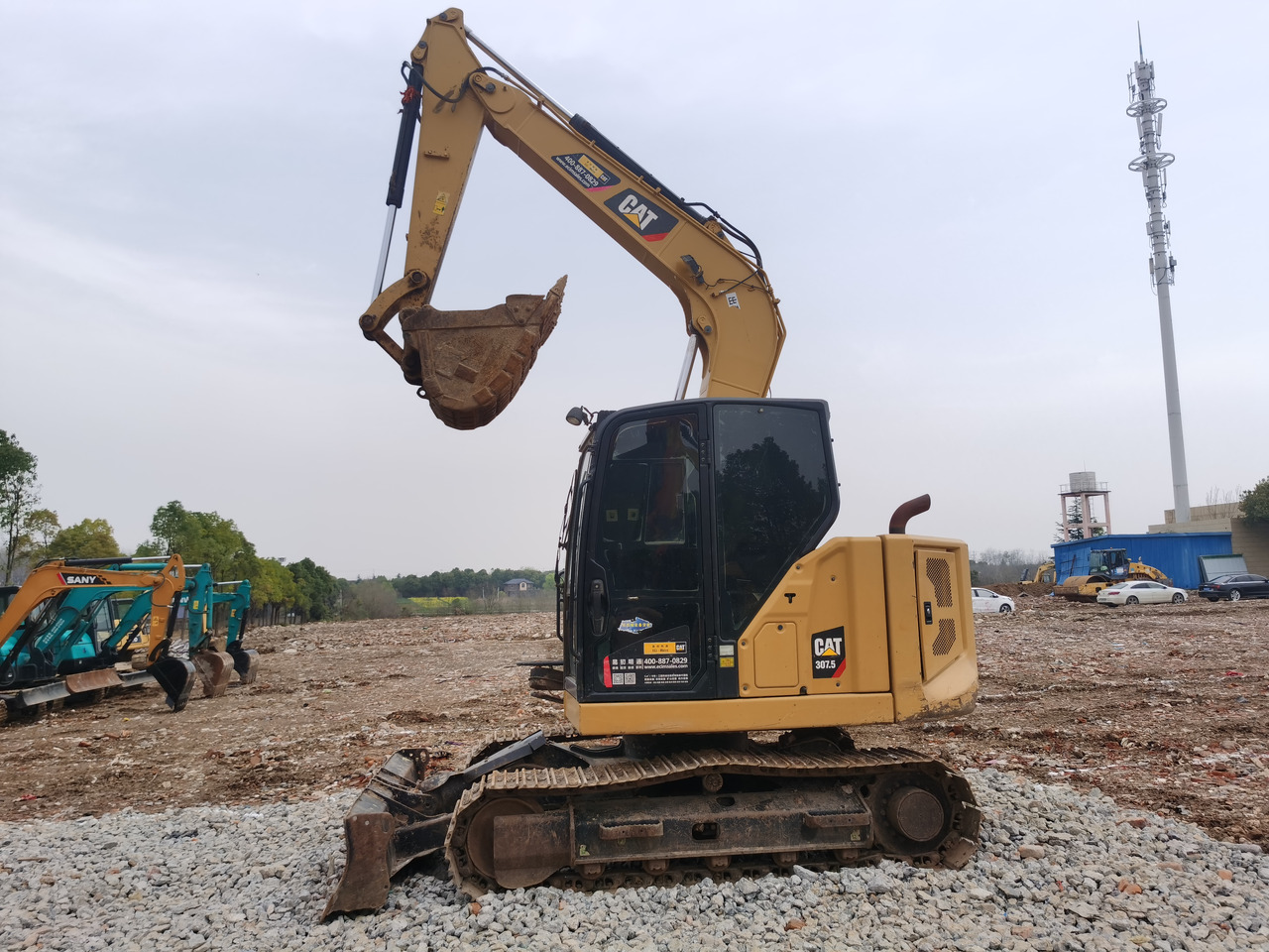 CATERPILLAR 307.5 - Pelle sur chenille: photos 2 CATERPILLAR 307.5 - Pelle sur chenille: photos 2