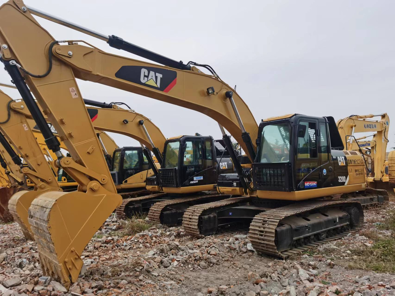 CATERPILLAR 320D-1 - Pelle sur chenille: photos 1 CATERPILLAR 320D-1 - Pelle sur chenille: photos 1