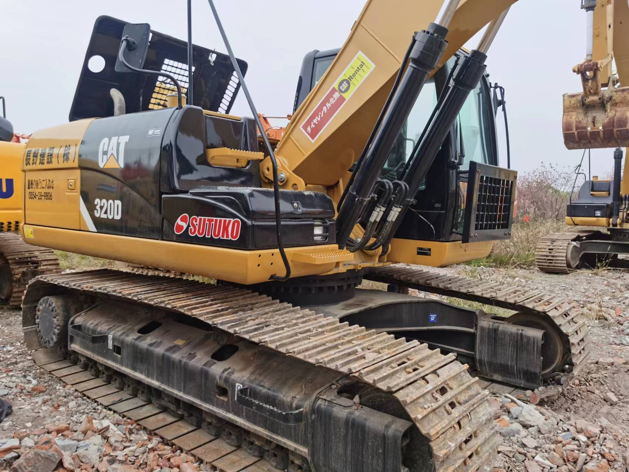 CATERPILLAR 320D-1 - Pelle sur chenille: photos 4 CATERPILLAR 320D-1 - Pelle sur chenille: photos 4