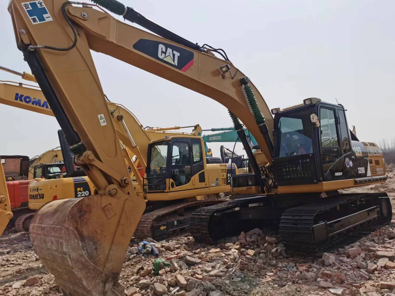 CATERPILLAR 320D - Pelle sur chenille: photos 2 CATERPILLAR 320D - Pelle sur chenille: photos 2