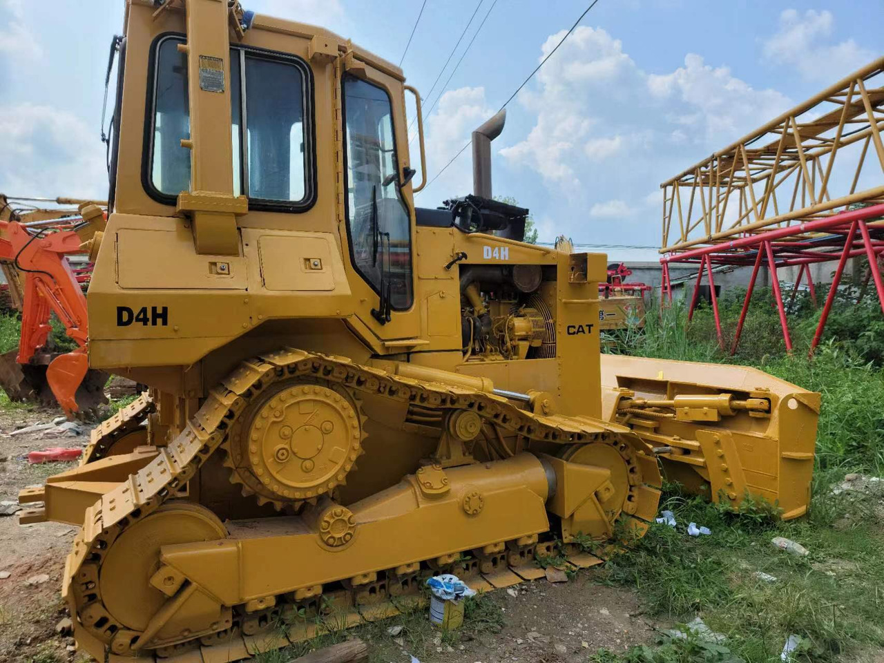 CATERPILLAR D4H - Bulldozer: photos 2 CATERPILLAR D4H - Bulldozer: photos 2