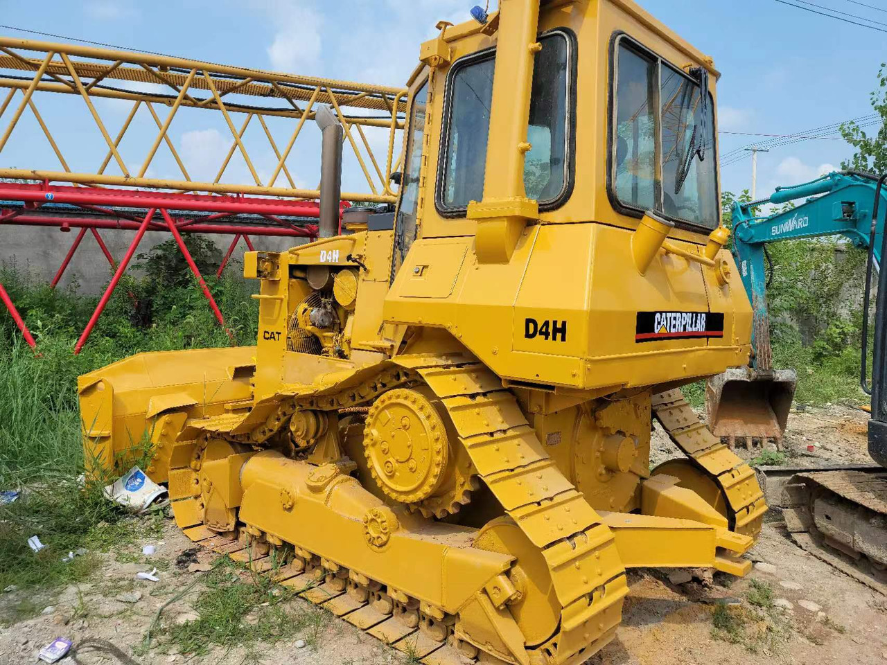 CATERPILLAR D4H - Bulldozer: photos 3 CATERPILLAR D4H - Bulldozer: photos 3