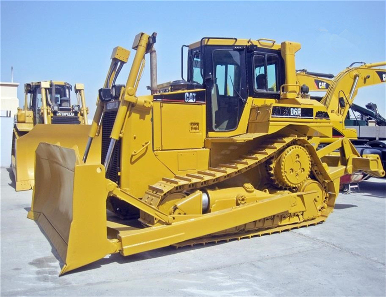CATERPILLAR D6R - Bulldozer: photos 1 CATERPILLAR D6R - Bulldozer: photos 1