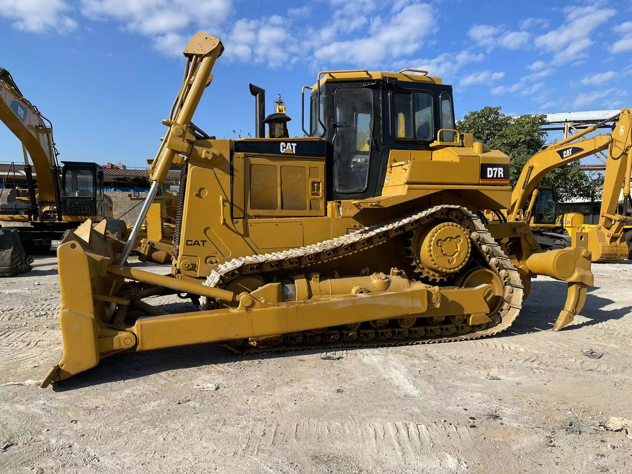CATERPILLAR D7R - Bulldozer: photos 5 CATERPILLAR D7R - Bulldozer: photos 5