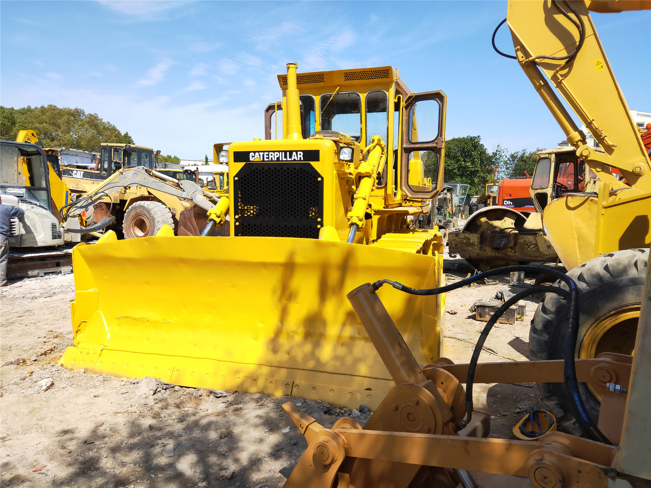 CATERPILLAR D8K - Bulldozer: photos 1 CATERPILLAR D8K - Bulldozer: photos 1