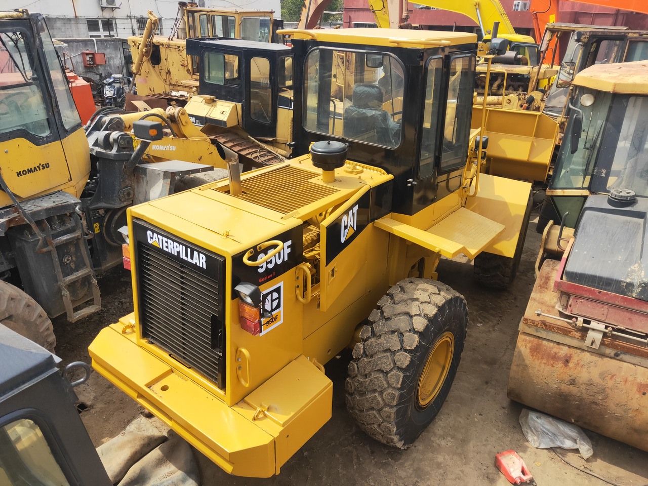 CATERPILLAR Wheel Loader 950F Click Here for Discount - Chargeuse sur pneus: photos 1 CATERPILLAR Wheel Loader 950F Click Here for Discount - Chargeuse sur pneus: photos 1