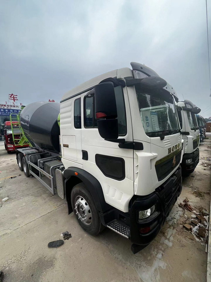HOWO TX350 Cement Mixer Truck - Camion: photos 2 HOWO TX350 Cement Mixer Truck - Camion: photos 2