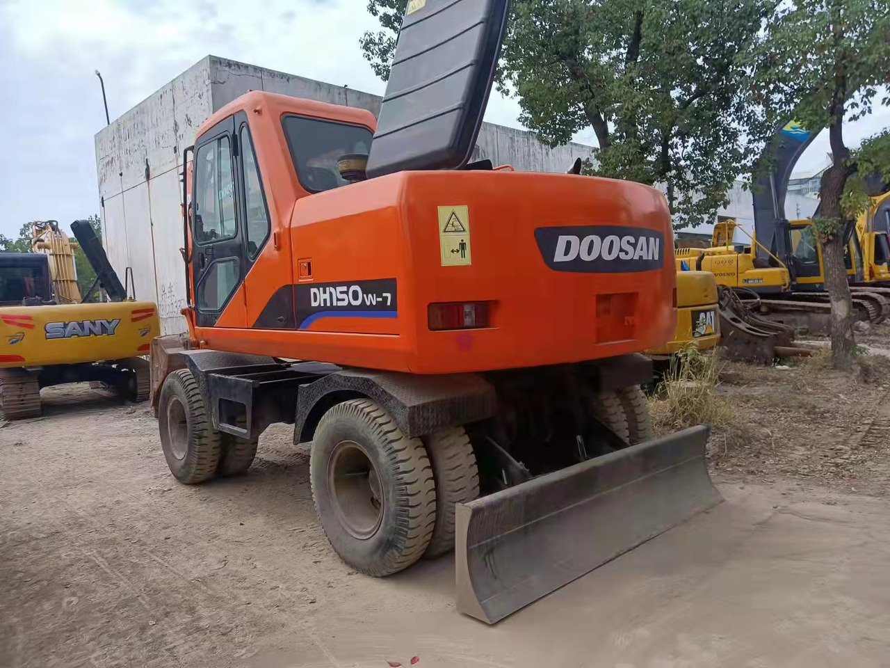 DOOSAN DH150W-7 - Pelle sur chenille: photos 2 DOOSAN DH150W-7 - Pelle sur chenille: photos 2