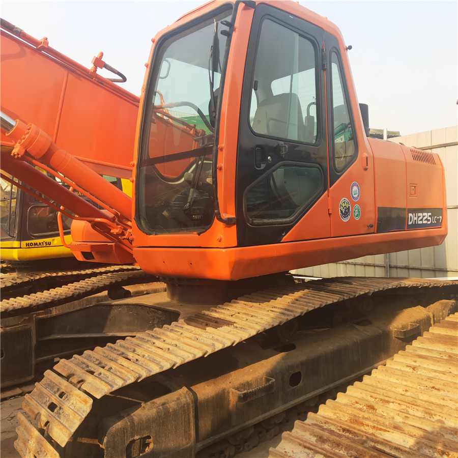 DOOSAN DH220LC-7$21000 - Pelle sur chenille: photos 4 DOOSAN DH220LC-7$21000 - Pelle sur chenille: photos 4