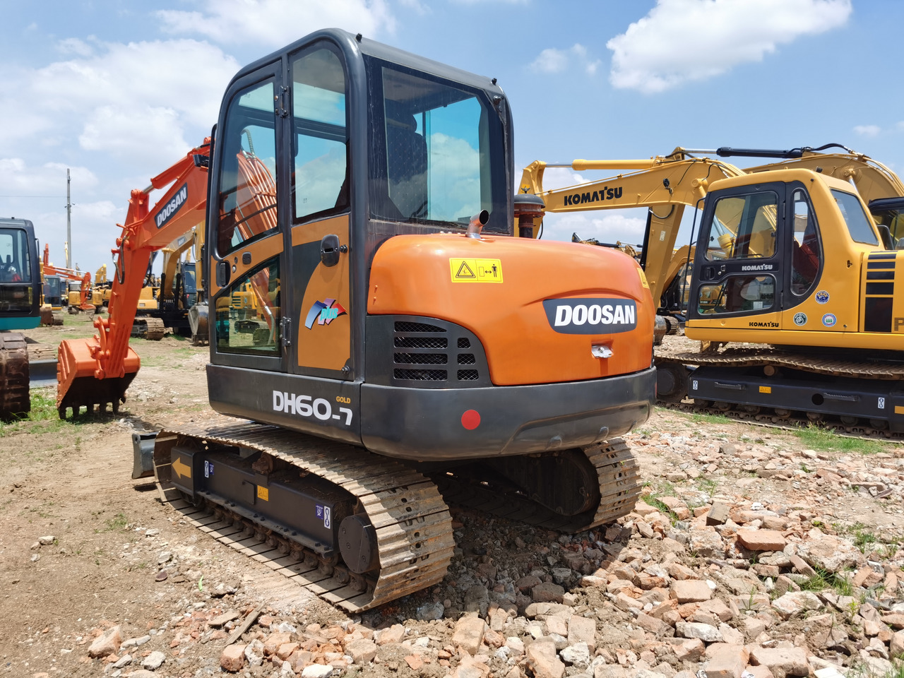 DOOSAN DH60-7 - Pelle sur chenille: photos 1 DOOSAN DH60-7 - Pelle sur chenille: photos 1