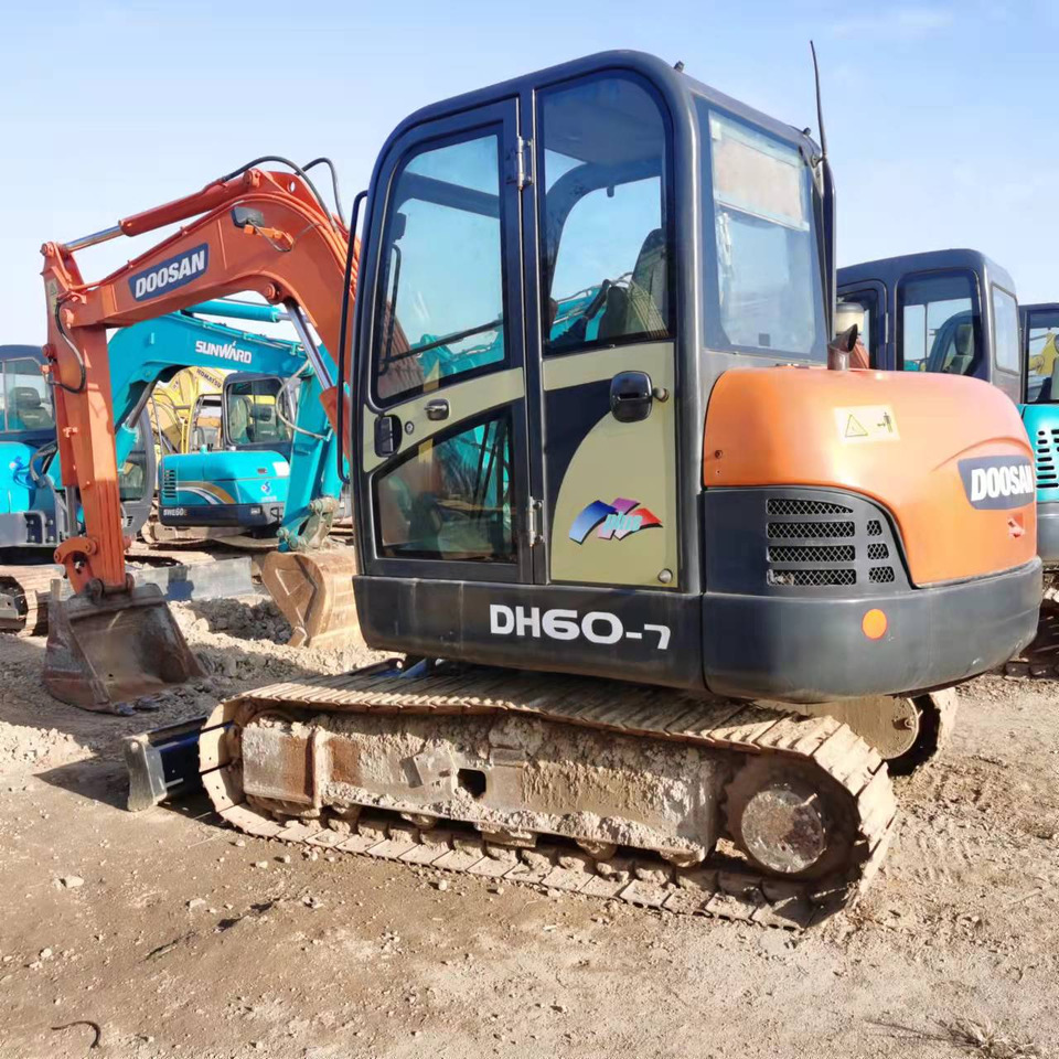DOOSAN DH60-7 - Pelle sur chenille: photos 2 DOOSAN DH60-7 - Pelle sur chenille: photos 2