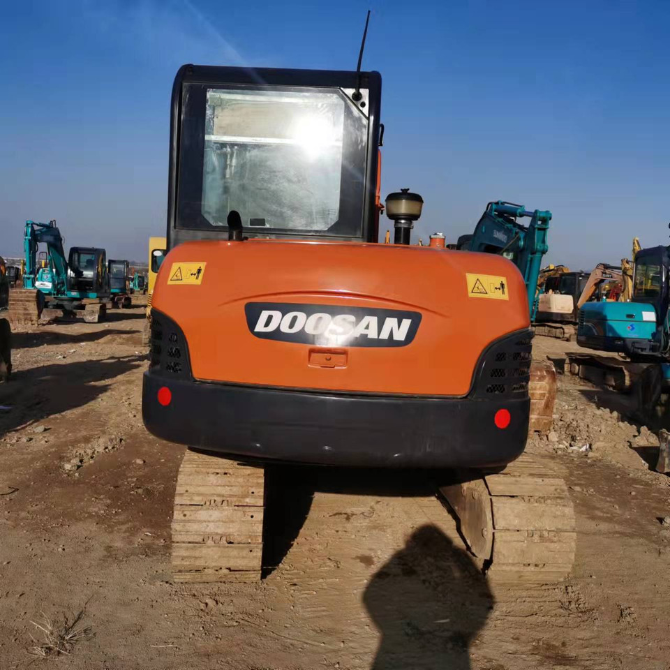 DOOSAN DH60-7 - Pelle sur chenille: photos 3 DOOSAN DH60-7 - Pelle sur chenille: photos 3
