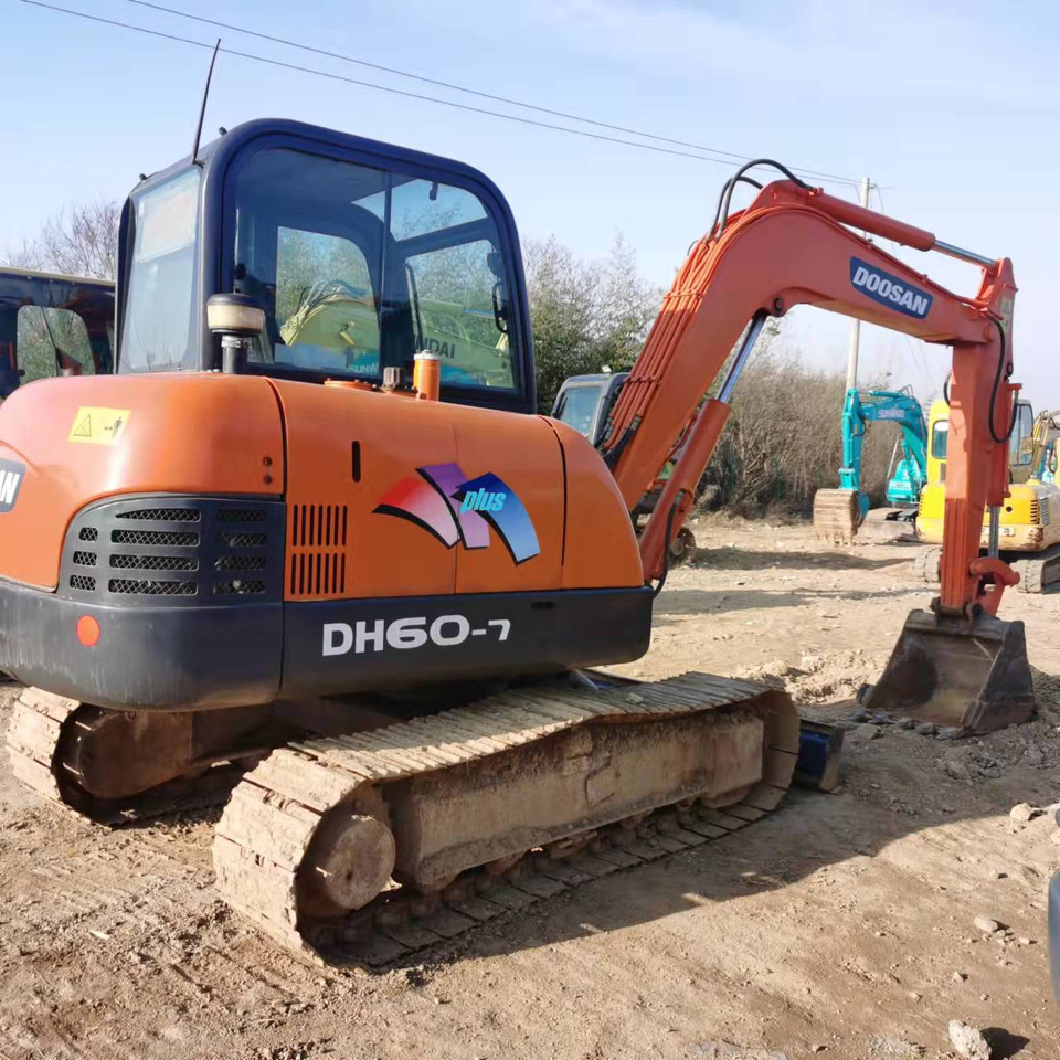 DOOSAN DH60-7 - Pelle sur chenille: photos 1 DOOSAN DH60-7 - Pelle sur chenille: photos 1