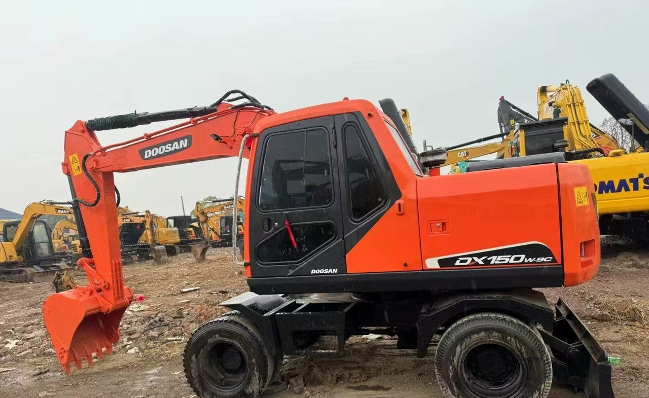 DOOSAN DX150W Wheel Excavator Good Condition - Pelle sur pneus: photos 2 DOOSAN DX150W Wheel Excavator Good Condition - Pelle sur pneus: photos 2