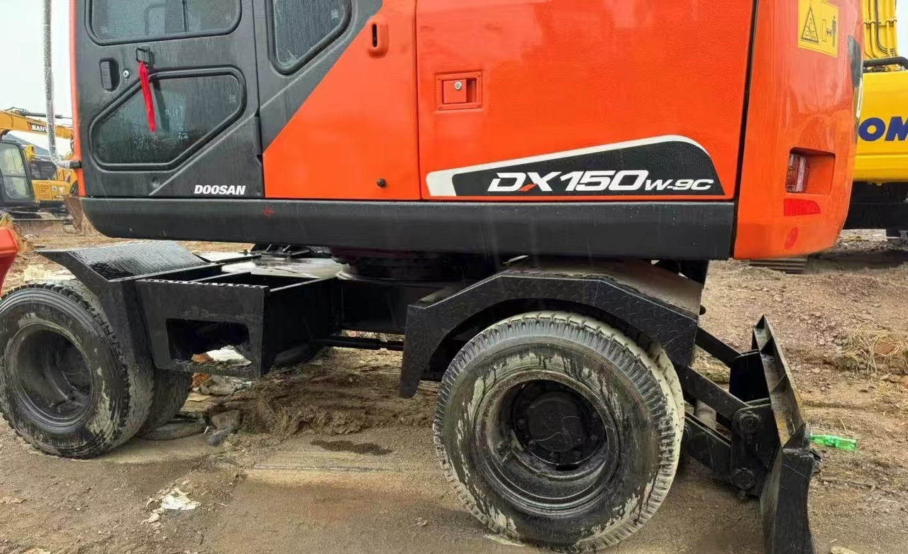 DOOSAN DX150W Wheel Excavator Good Condition - Pelle sur pneus: photos 3 DOOSAN DX150W Wheel Excavator Good Condition - Pelle sur pneus: photos 3