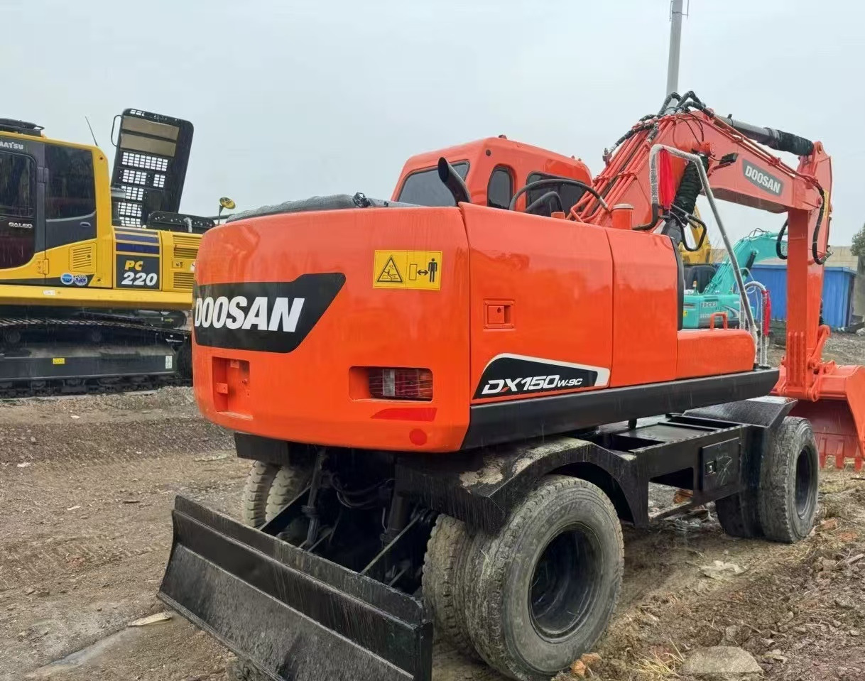 DOOSAN DX150W Wheel Excavator Good Condition - Pelle sur pneus: photos 1 DOOSAN DX150W Wheel Excavator Good Condition - Pelle sur pneus: photos 1
