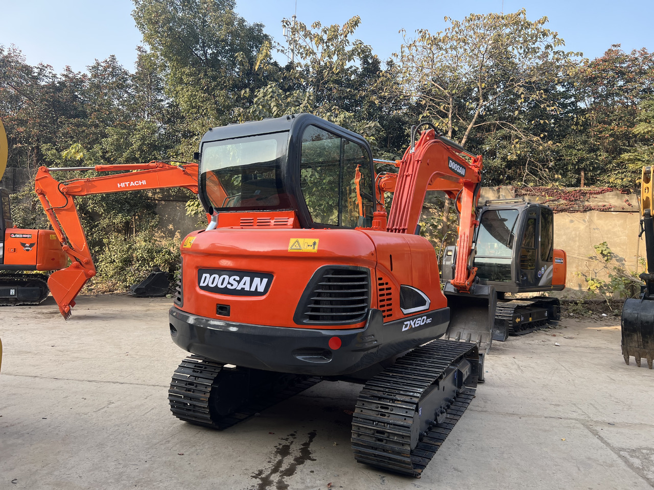 DOOSAN DX60-9C - Pelle sur chenille: photos 1 DOOSAN DX60-9C - Pelle sur chenille: photos 1