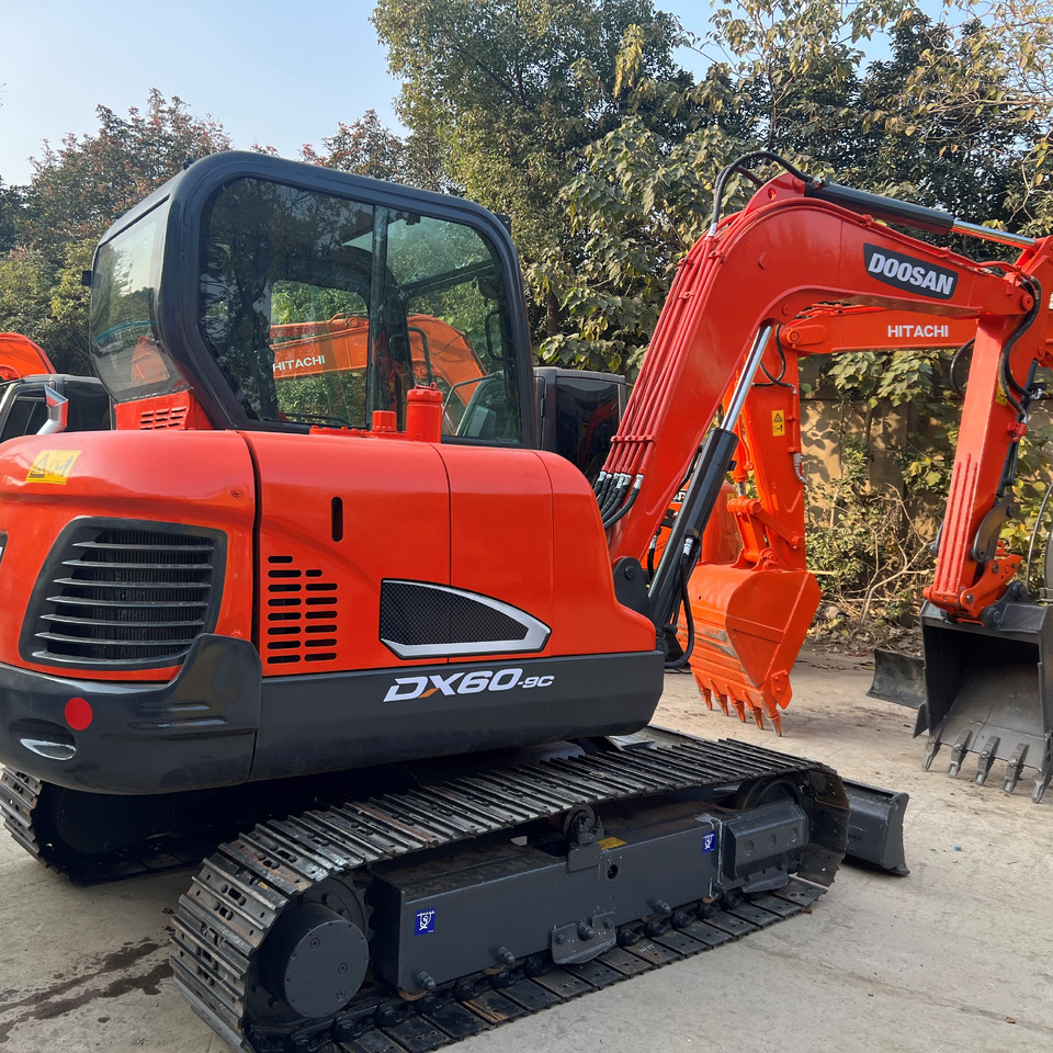 DOOSAN DX60-9C - Pelle sur chenille: photos 3 DOOSAN DX60-9C - Pelle sur chenille: photos 3
