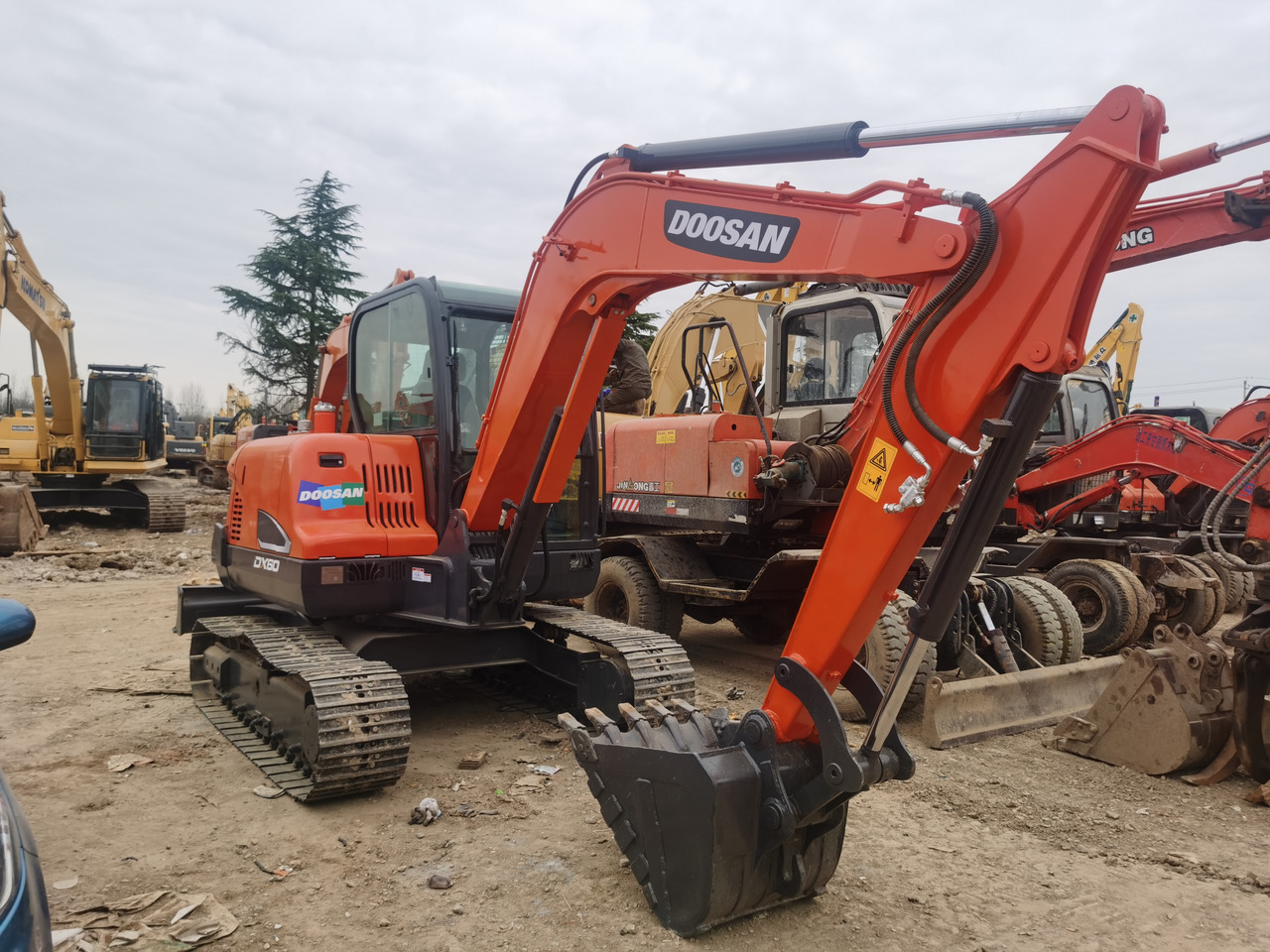 DOOSAN DX60 - Pelle sur chenille: photos 3 DOOSAN DX60 - Pelle sur chenille: photos 3