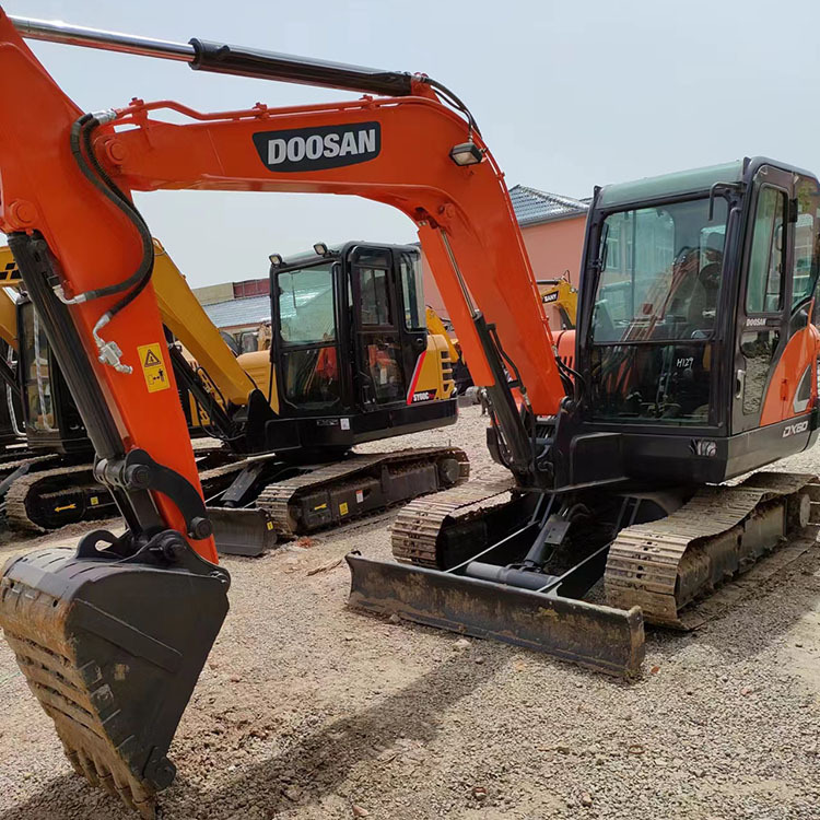 DOOSAN DX60 - Pelle sur chenille: photos 3 DOOSAN DX60 - Pelle sur chenille: photos 3