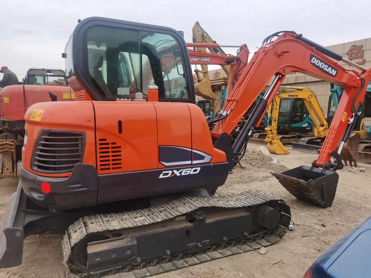 DOOSAN DX60 - Pelle sur chenille: photos 4 DOOSAN DX60 - Pelle sur chenille: photos 4