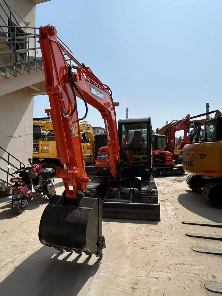 DOOSAN DX60 Mini excavator 6ton - Mini pelle: photos 1 DOOSAN DX60 Mini excavator 6ton - Mini pelle: photos 1