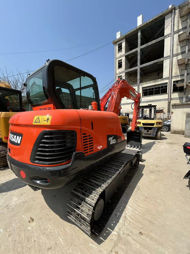 DOOSAN DX60 Mini excavator 6ton - Mini pelle: photos 3 DOOSAN DX60 Mini excavator 6ton - Mini pelle: photos 3