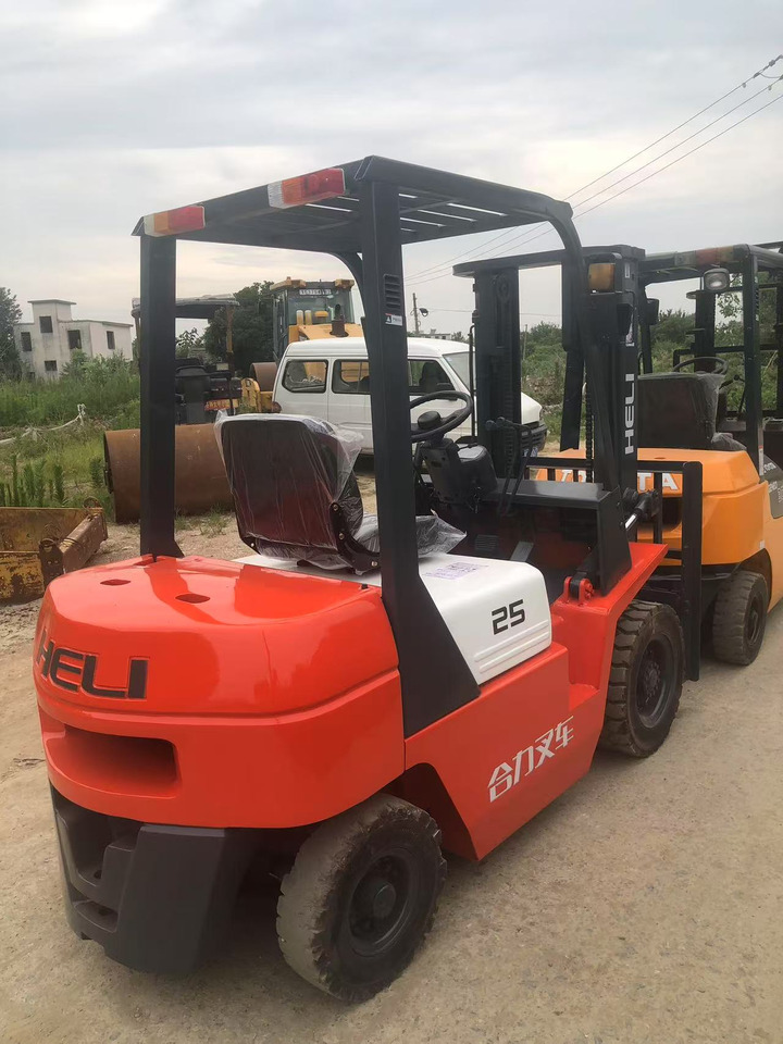 HELI 2.5 ton Fork lift Click for Discount - Chariot élévateur diesel: photos 2 HELI 2.5 ton Fork lift Click for Discount - Chariot élévateur diesel: photos 2
