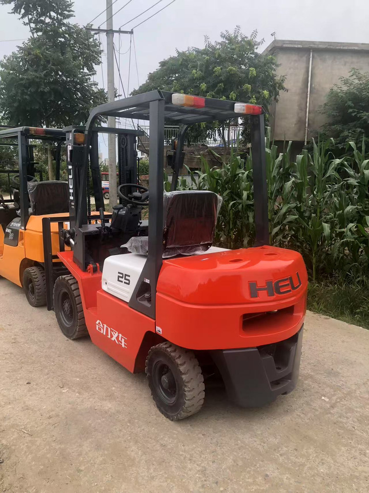 HELI 2.5 ton Fork lift Click for Discount - Chariot élévateur diesel: photos 4 HELI 2.5 ton Fork lift Click for Discount - Chariot élévateur diesel: photos 4