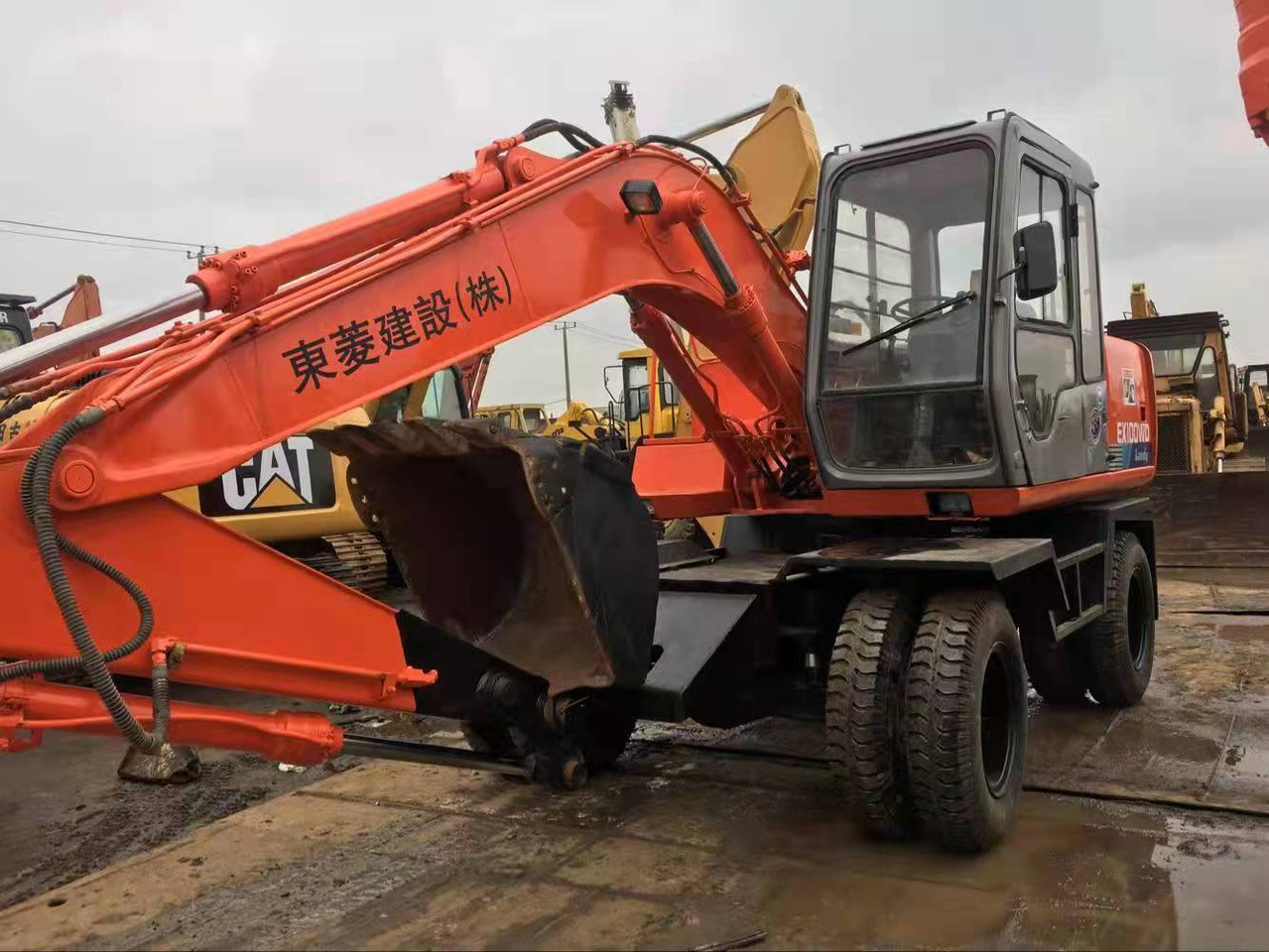 HITACHI EX100WD - Pelle sur chenille: photos 3 HITACHI EX100WD - Pelle sur chenille: photos 3