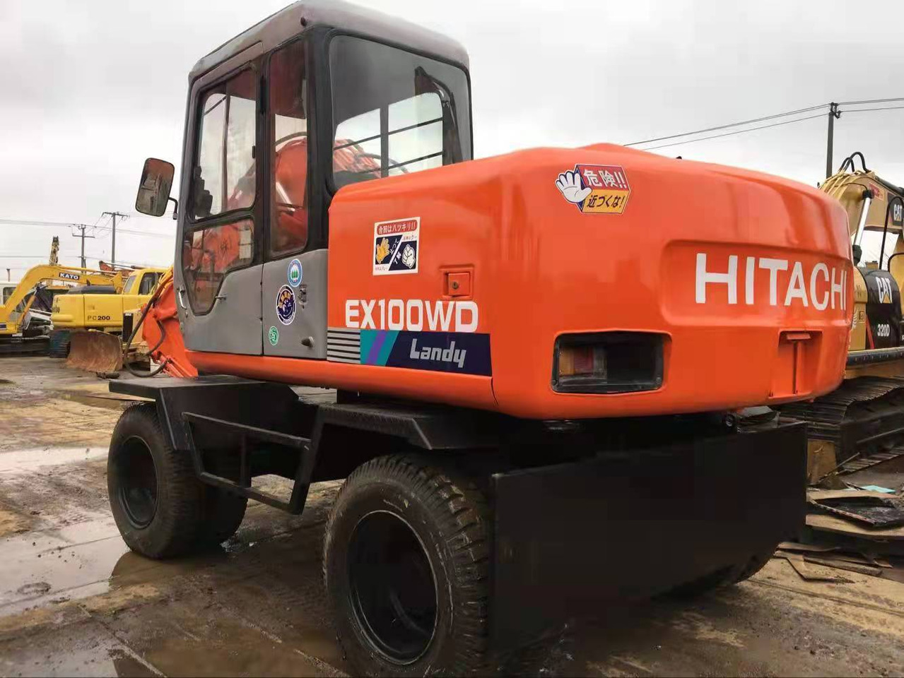 HITACHI EX100WD - Pelle sur chenille: photos 2 HITACHI EX100WD - Pelle sur chenille: photos 2