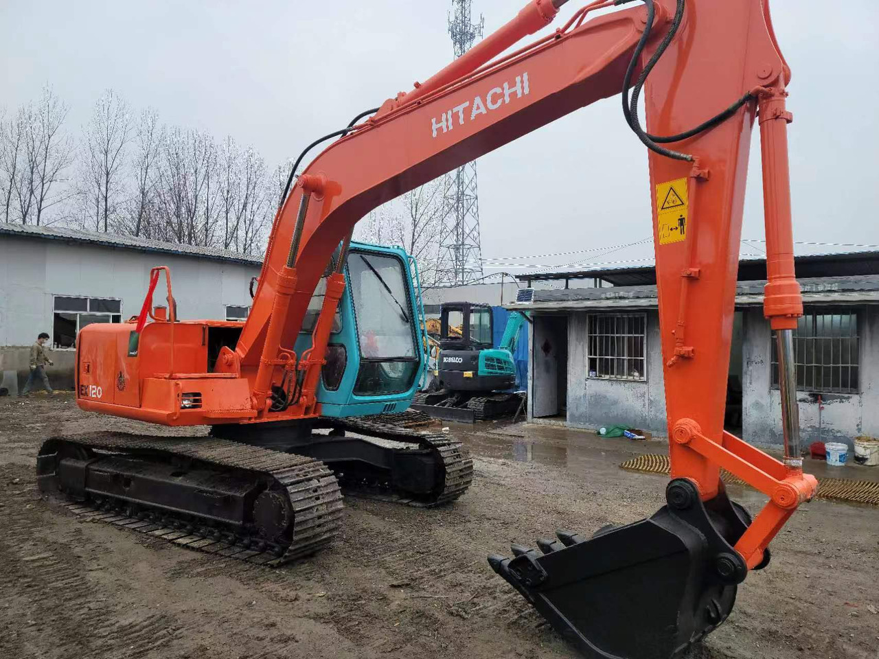 HITACHI EX120-3 - Pelle sur chenille: photos 3 HITACHI EX120-3 - Pelle sur chenille: photos 3