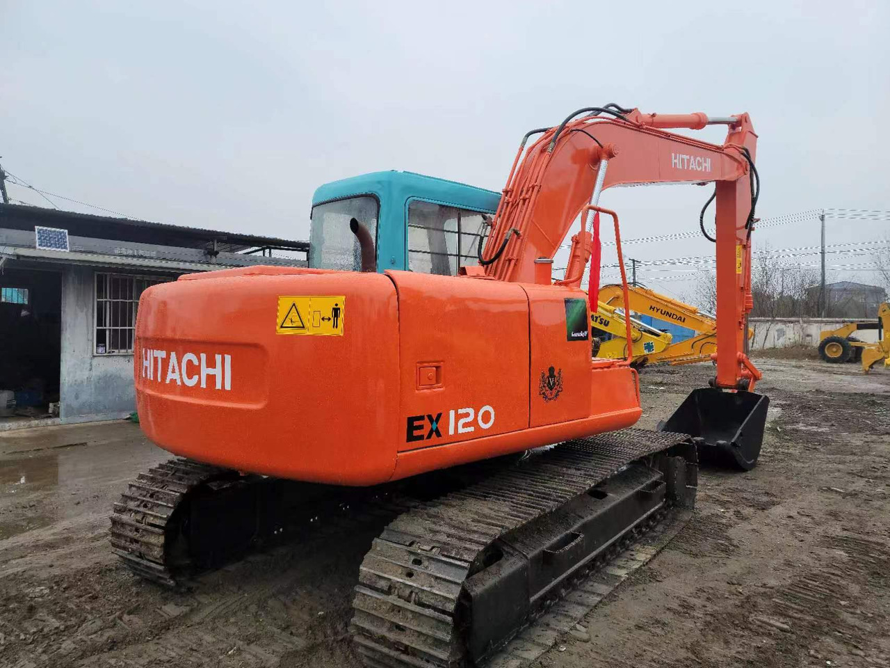 HITACHI EX120-3 - Pelle sur chenille: photos 4 HITACHI EX120-3 - Pelle sur chenille: photos 4