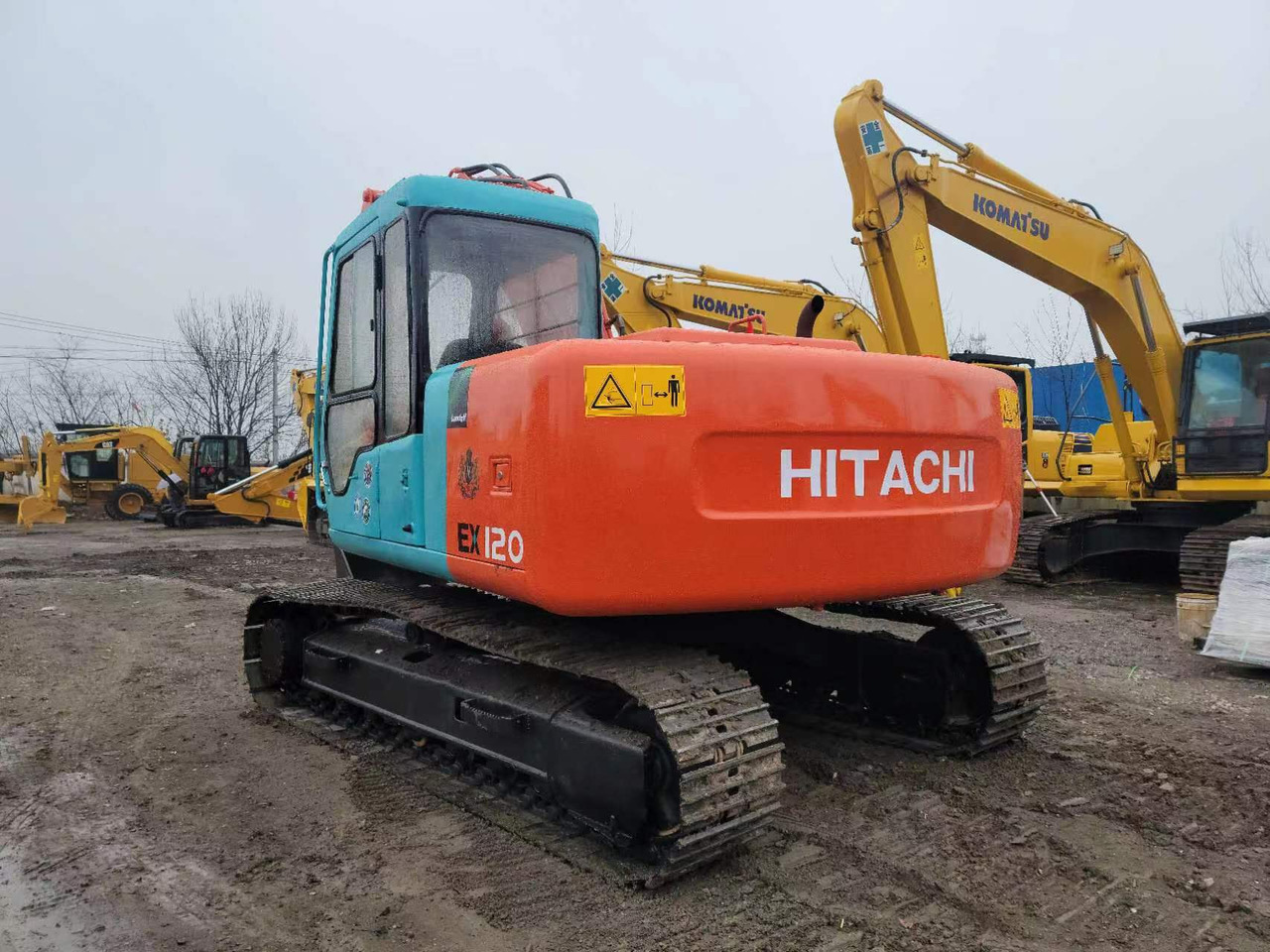 HITACHI EX120-3 - Pelle sur chenille: photos 5 HITACHI EX120-3 - Pelle sur chenille: photos 5
