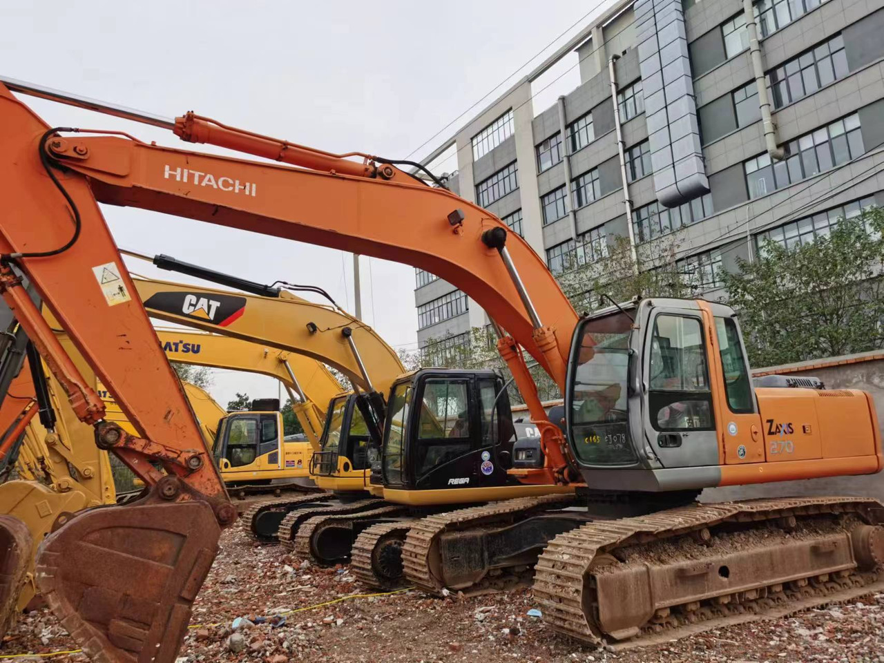 HITACHI ZX270 - Pelle sur chenille: photos 1 HITACHI ZX270 - Pelle sur chenille: photos 1