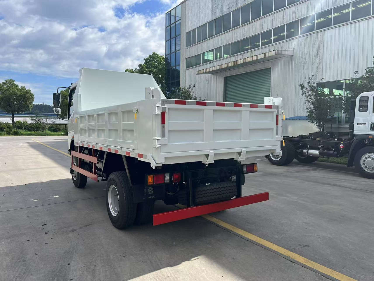 HOWO HOMAN 4x2 - Camion benne: photos 3 HOWO HOMAN 4x2 - Camion benne: photos 3
