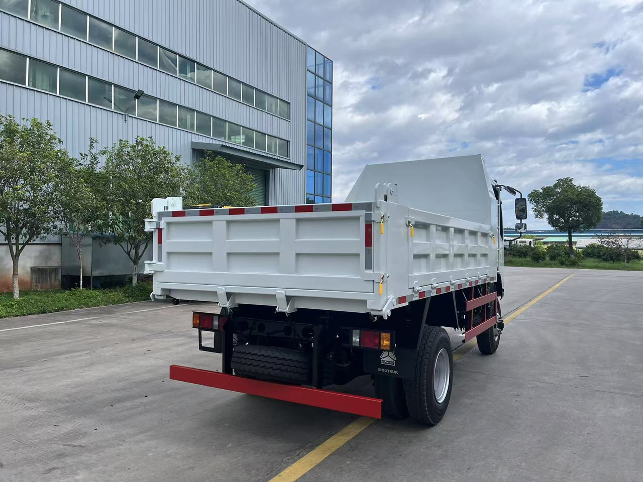 HOWO HOMAN 4x2 - Camion benne: photos 2 HOWO HOMAN 4x2 - Camion benne: photos 2