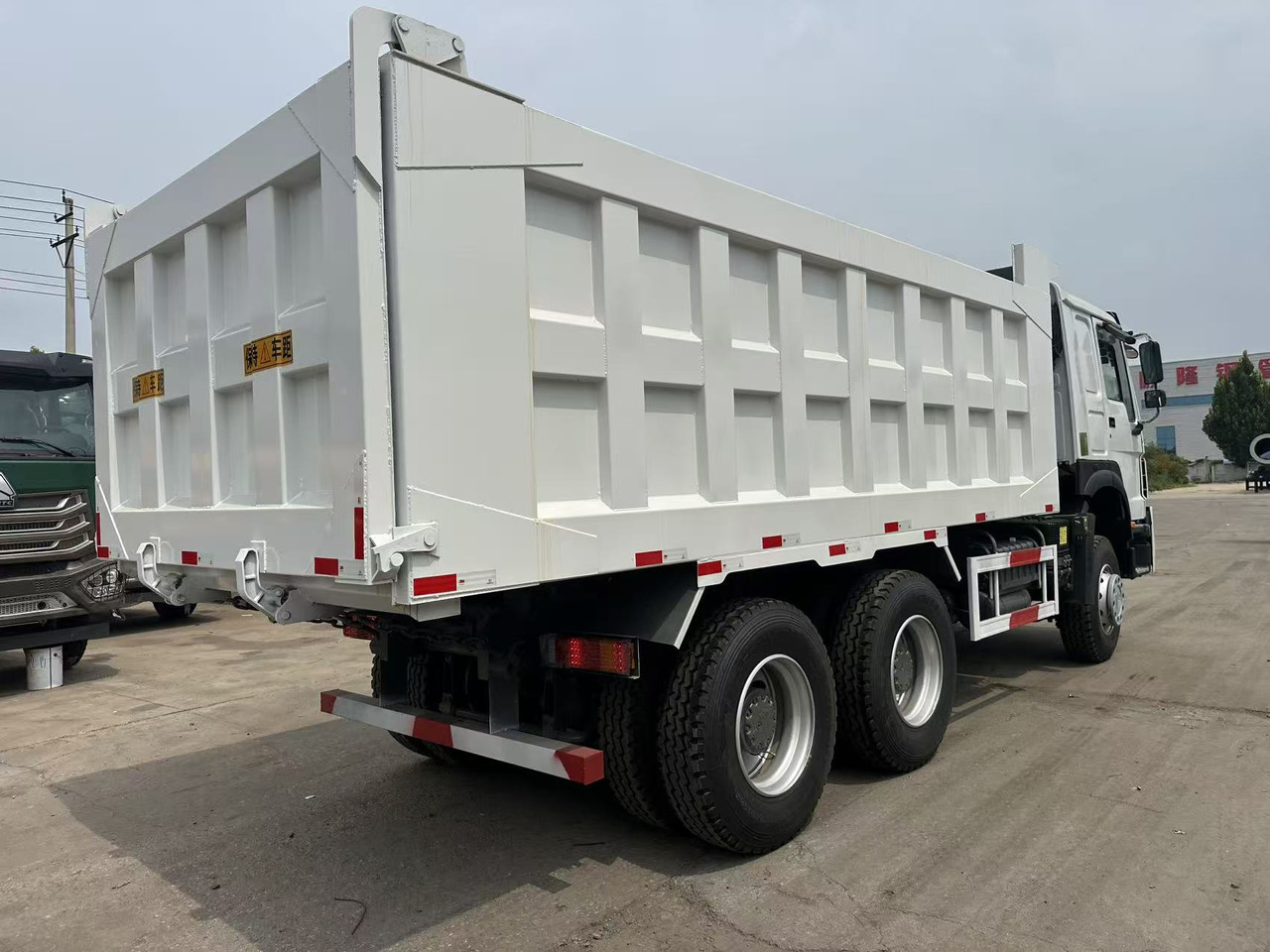 HOWO Howo Dump truck 6✖4 White - Camion benne: photos 4 HOWO Howo Dump truck 6✖4 White - Camion benne: photos 4