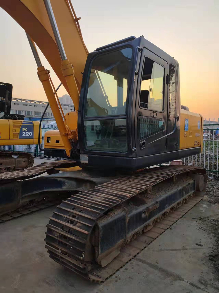 HYUNDAI R225LC-7 - Pelle sur pneus: photos 1 HYUNDAI R225LC-7 - Pelle sur pneus: photos 1