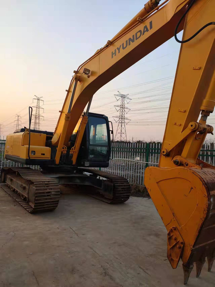 HYUNDAI R225LC-7 - Pelle sur pneus: photos 4 HYUNDAI R225LC-7 - Pelle sur pneus: photos 4