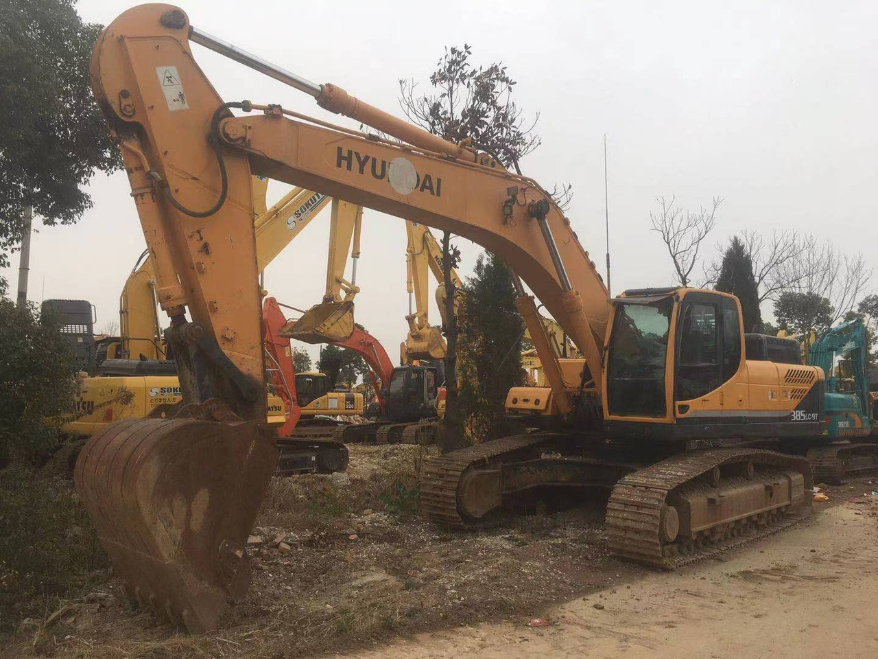 HYUNDAI R385 - Pelle sur pneus: photos 2 HYUNDAI R385 - Pelle sur pneus: photos 2