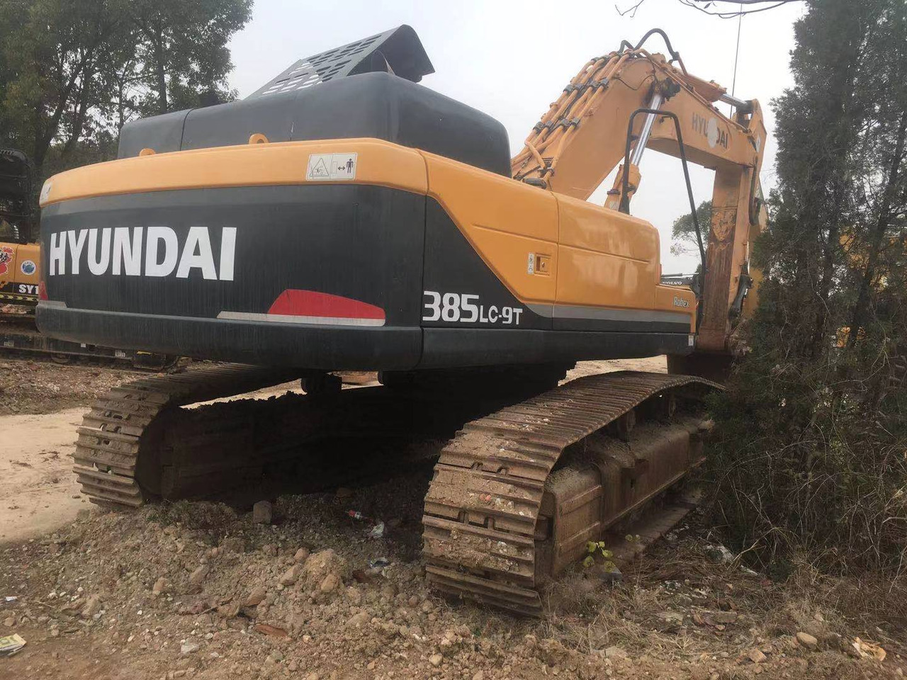 HYUNDAI R385 - Pelle sur pneus: photos 3 HYUNDAI R385 - Pelle sur pneus: photos 3