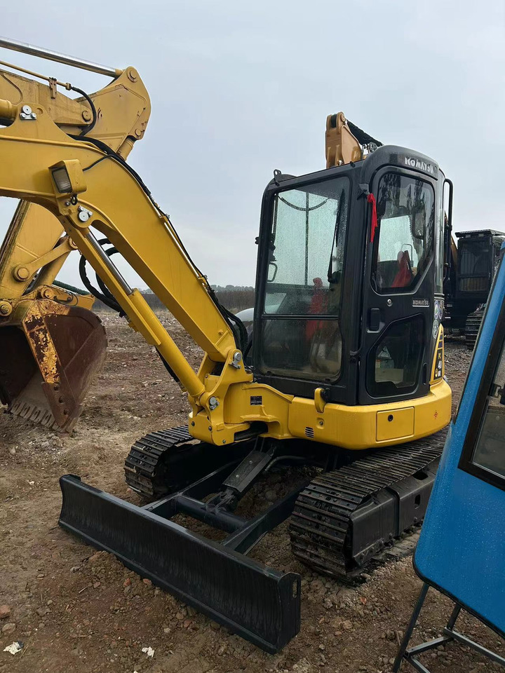 KOMATSU Mini Excavator PC40 With Enclosed Cab - Mini pelle: photos 2 KOMATSU Mini Excavator PC40 With Enclosed Cab - Mini pelle: photos 2