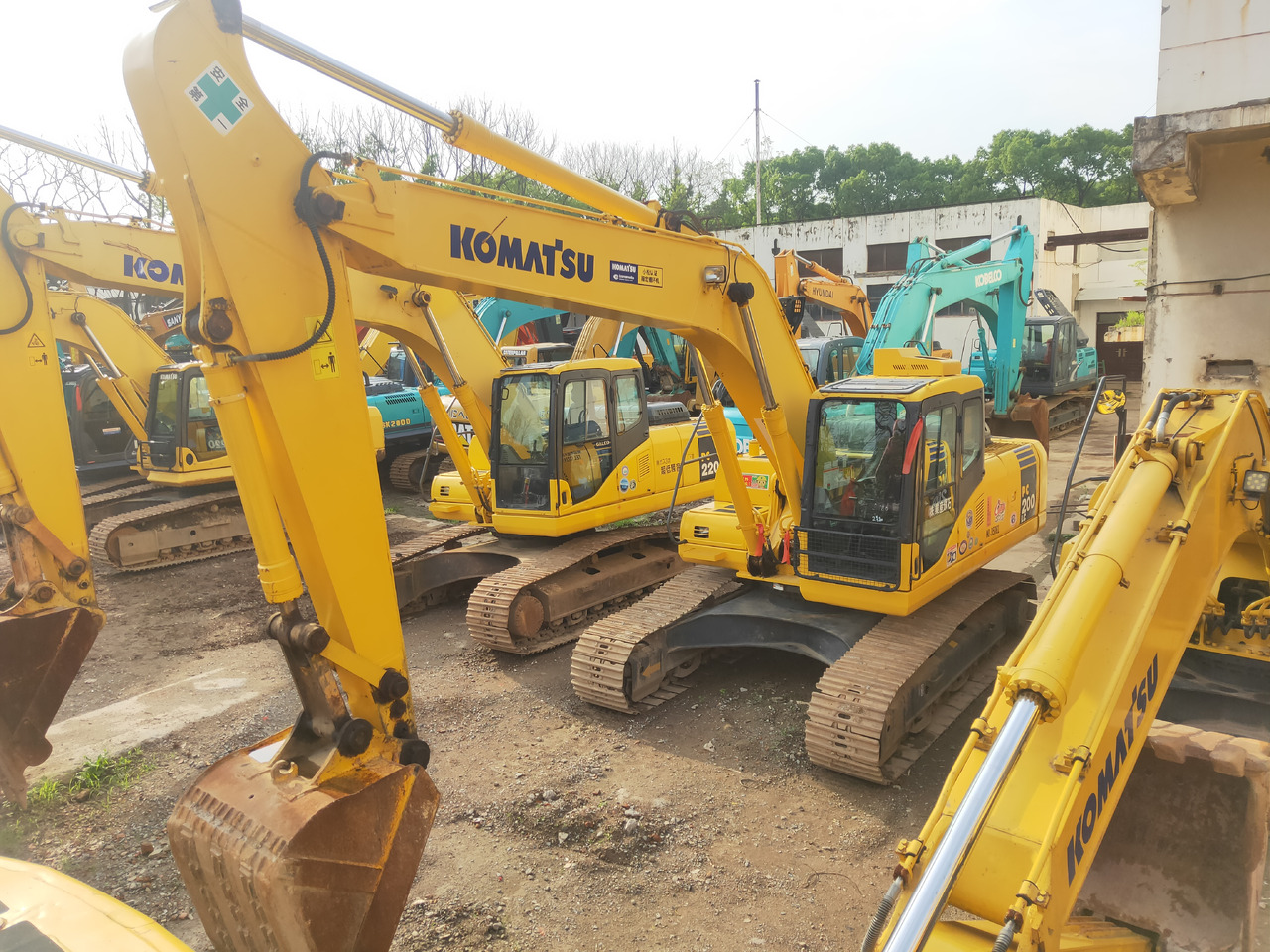 KOMATSU PC200L - Pelle sur chenille: photos 3 KOMATSU PC200L - Pelle sur chenille: photos 3