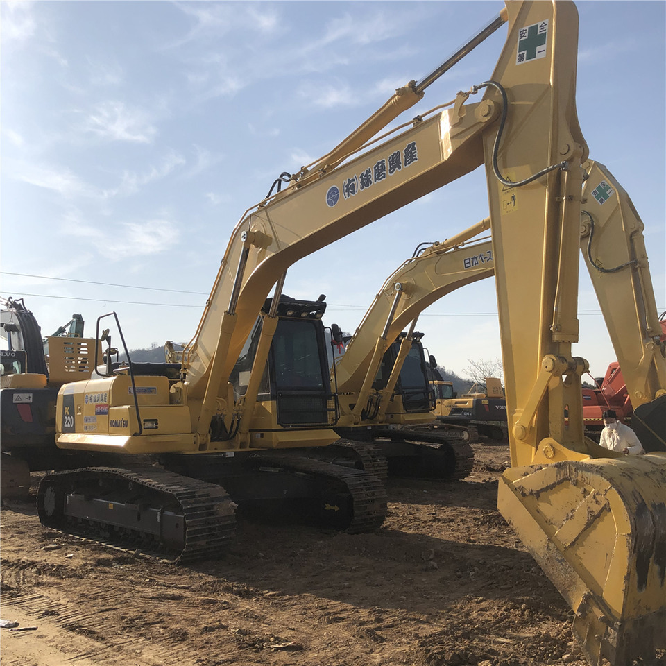 KOMATSU PC220-8 - Pelle sur chenille: photos 2 KOMATSU PC220-8 - Pelle sur chenille: photos 2