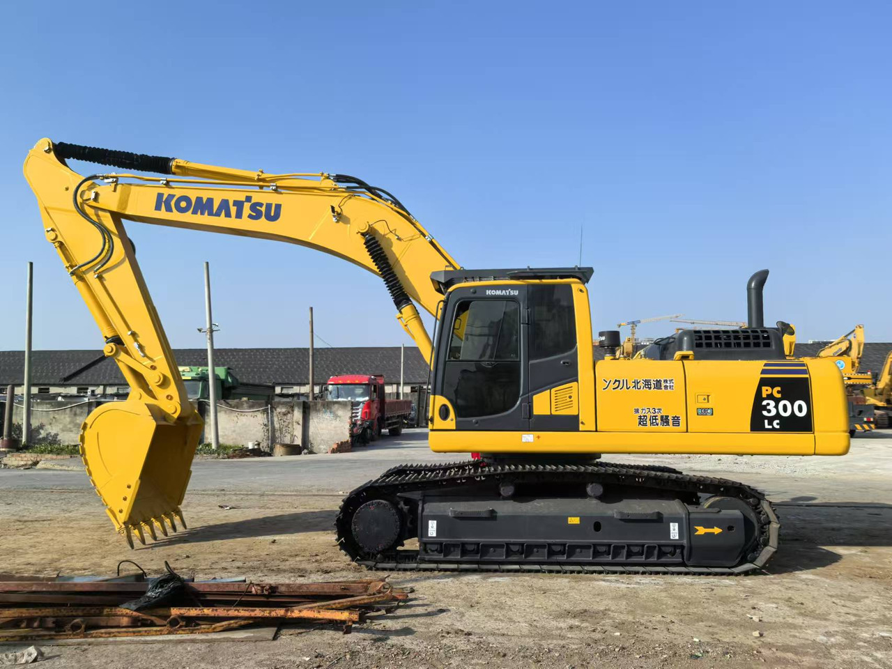 KOMATSU PC300-8 - Pelle sur chenille: photos 1 KOMATSU PC300-8 - Pelle sur chenille: photos 1