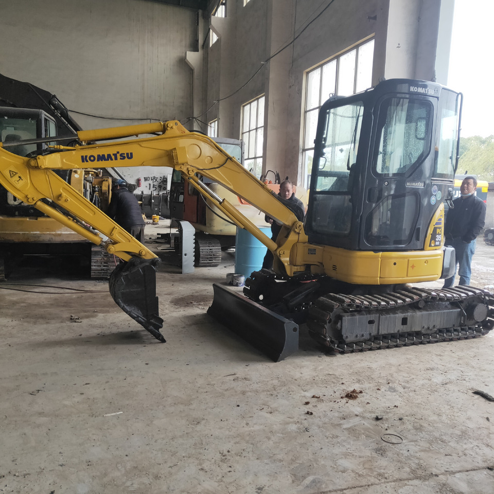 KOMATSU PC35 - Pelle sur chenille: photos 1 KOMATSU PC35 - Pelle sur chenille: photos 1